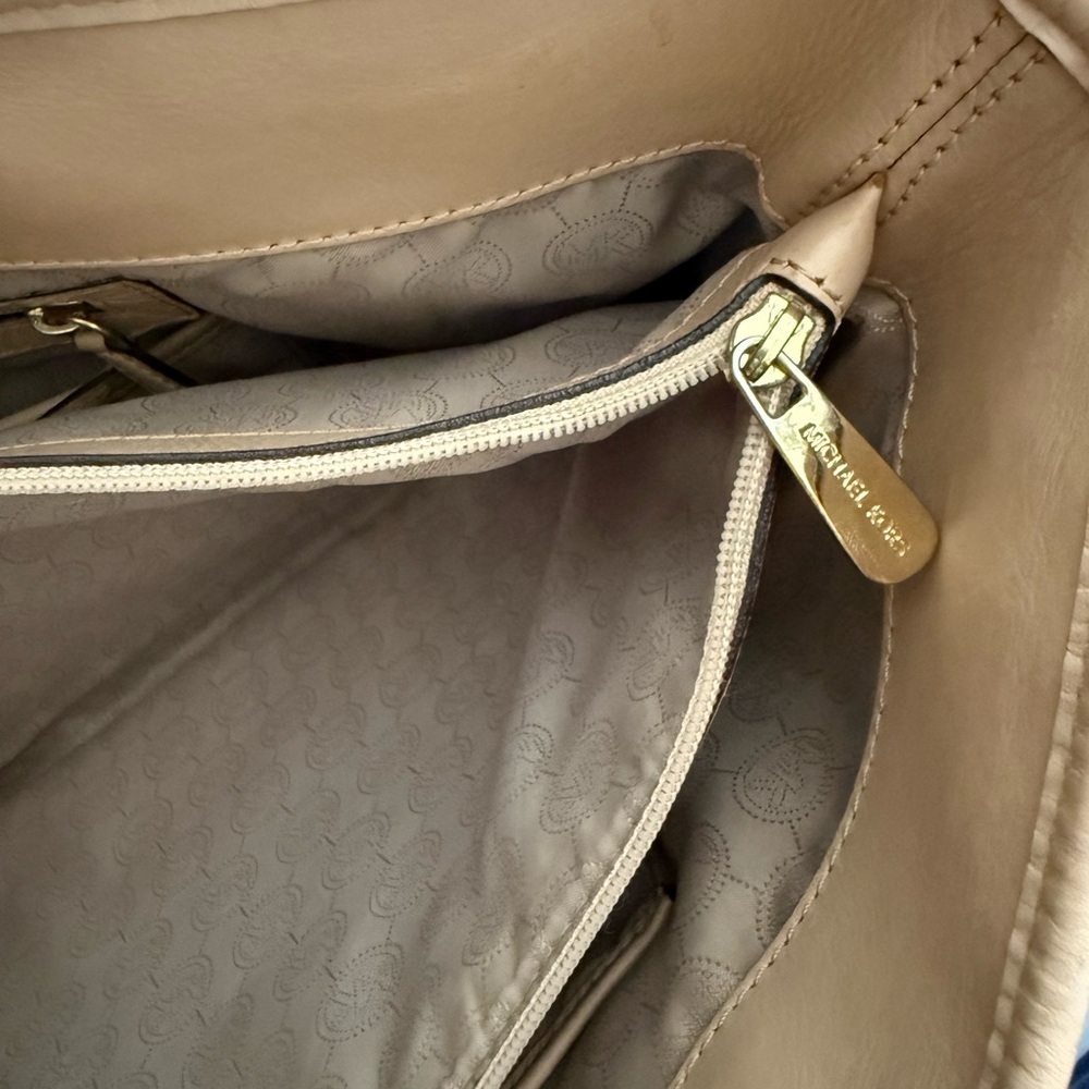 Michael Kors | Jet Set Travel Tote | Excellent Conditions - Picture 6 of 11
